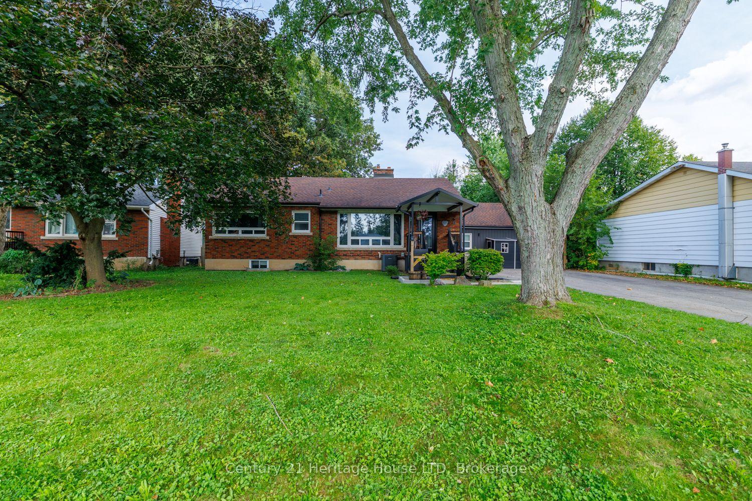Photo 2 of 6 Greenock Circle, St. Catharines, Western Hill — HOMEH