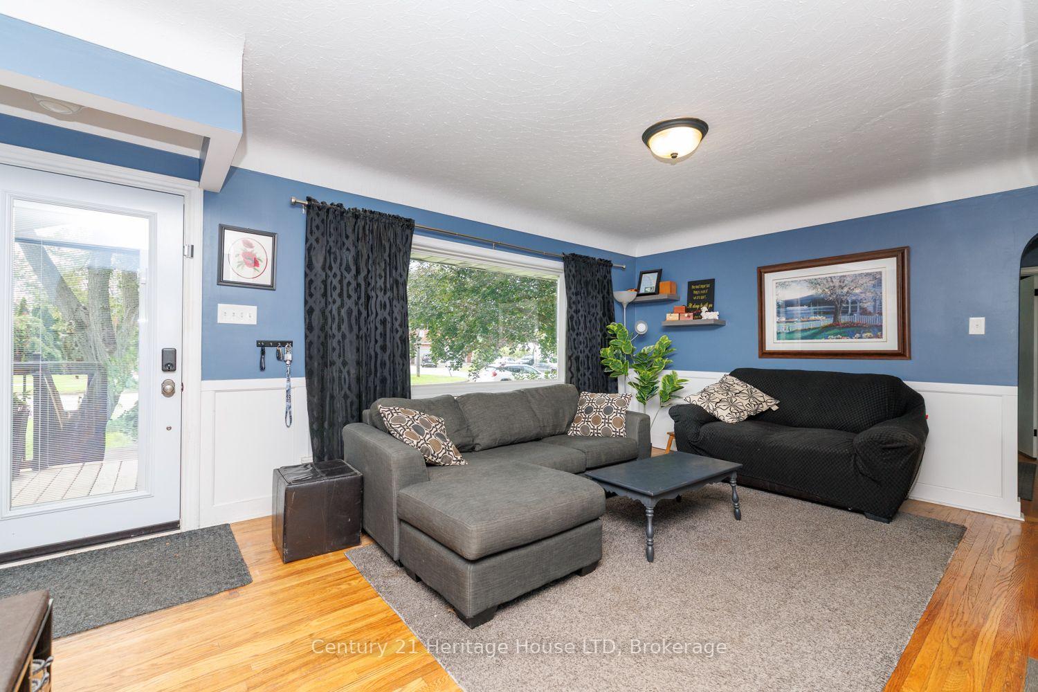 Photo 7 of 6 Greenock Circle, St. Catharines, Western Hill — HOMEH