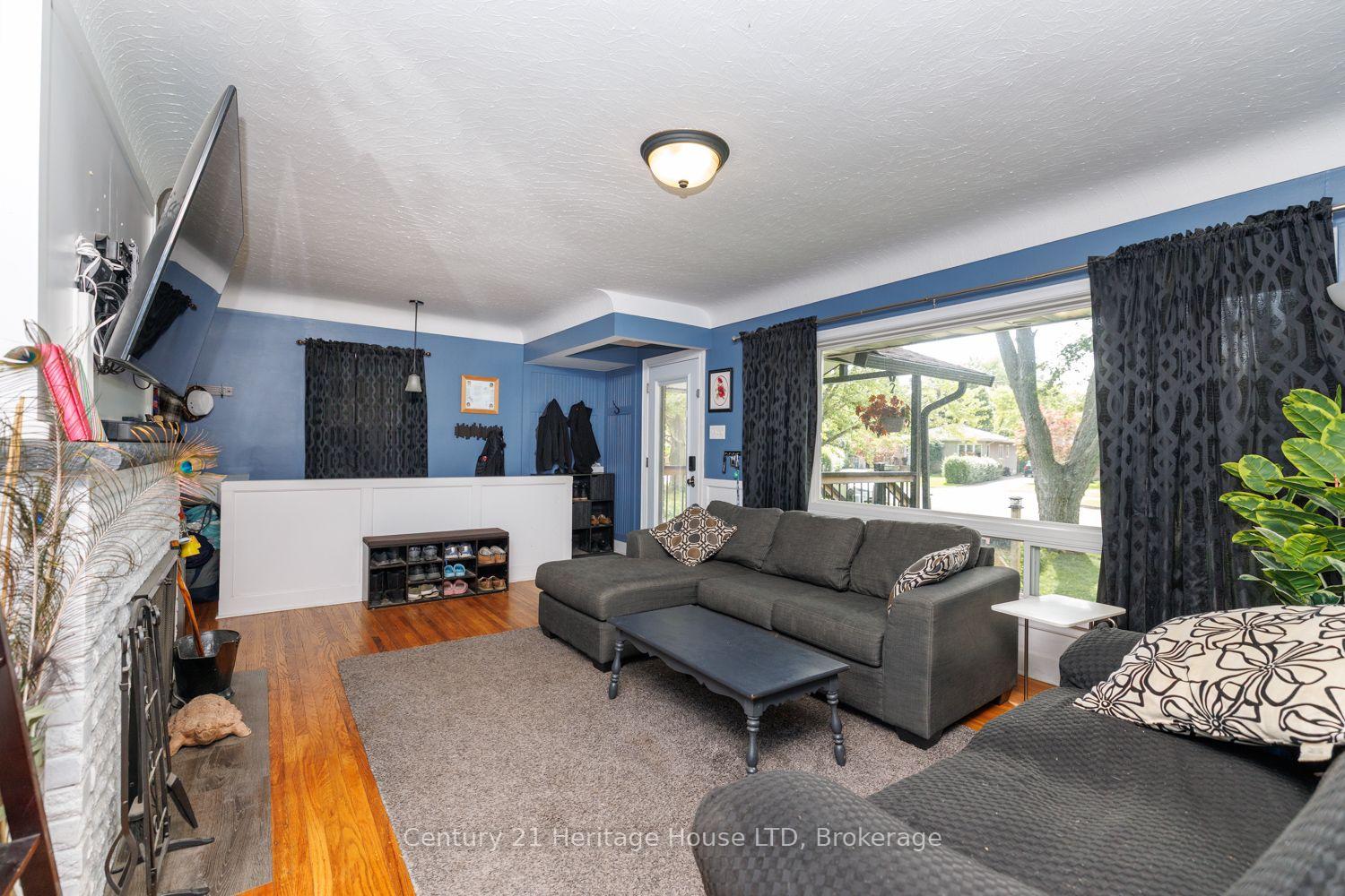Photo 8 of 6 Greenock Circle, St. Catharines, Western Hill — HOMEH