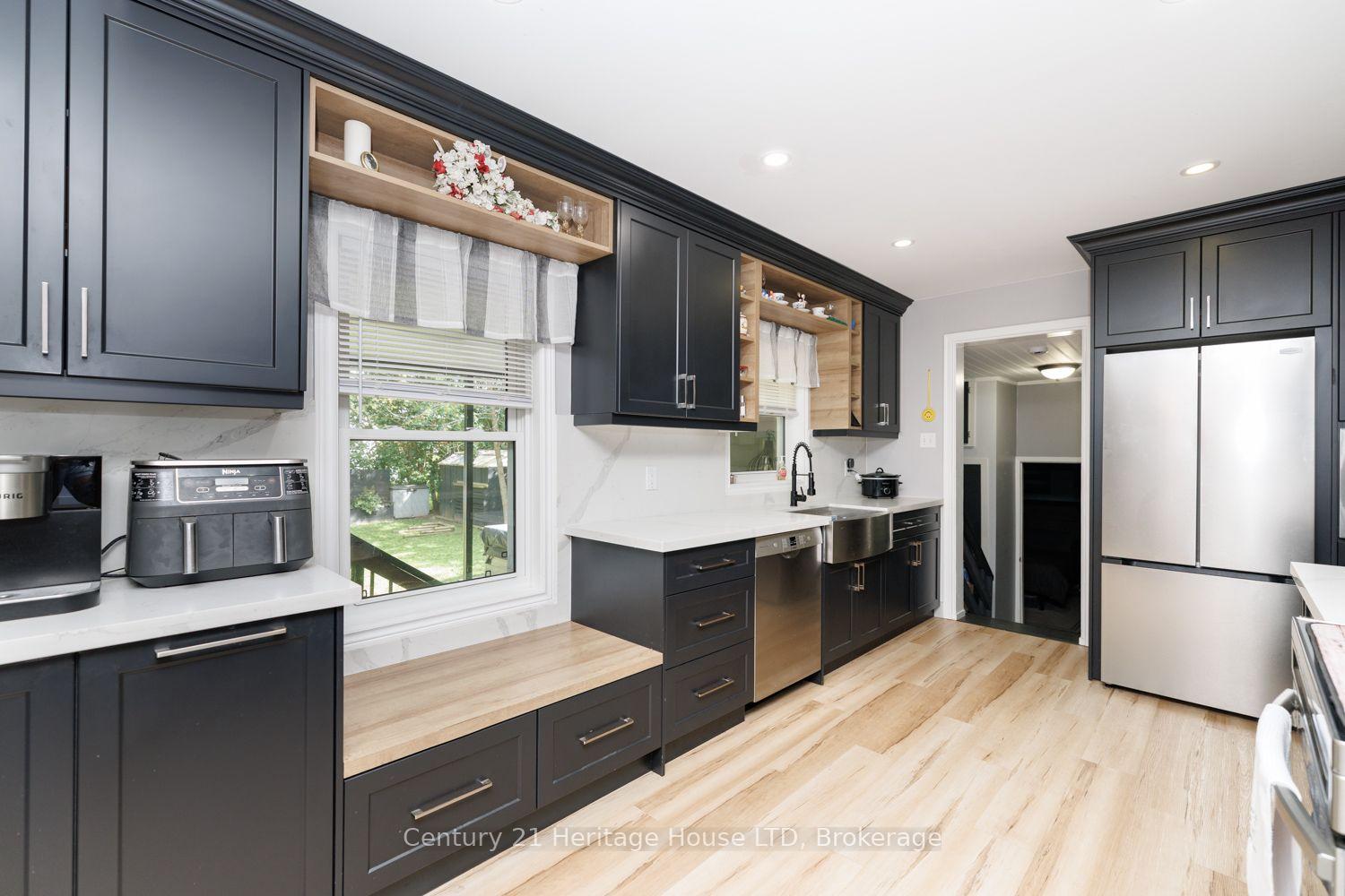 Photo 10 of 6 Greenock Circle, St. Catharines, Western Hill — HOMEH