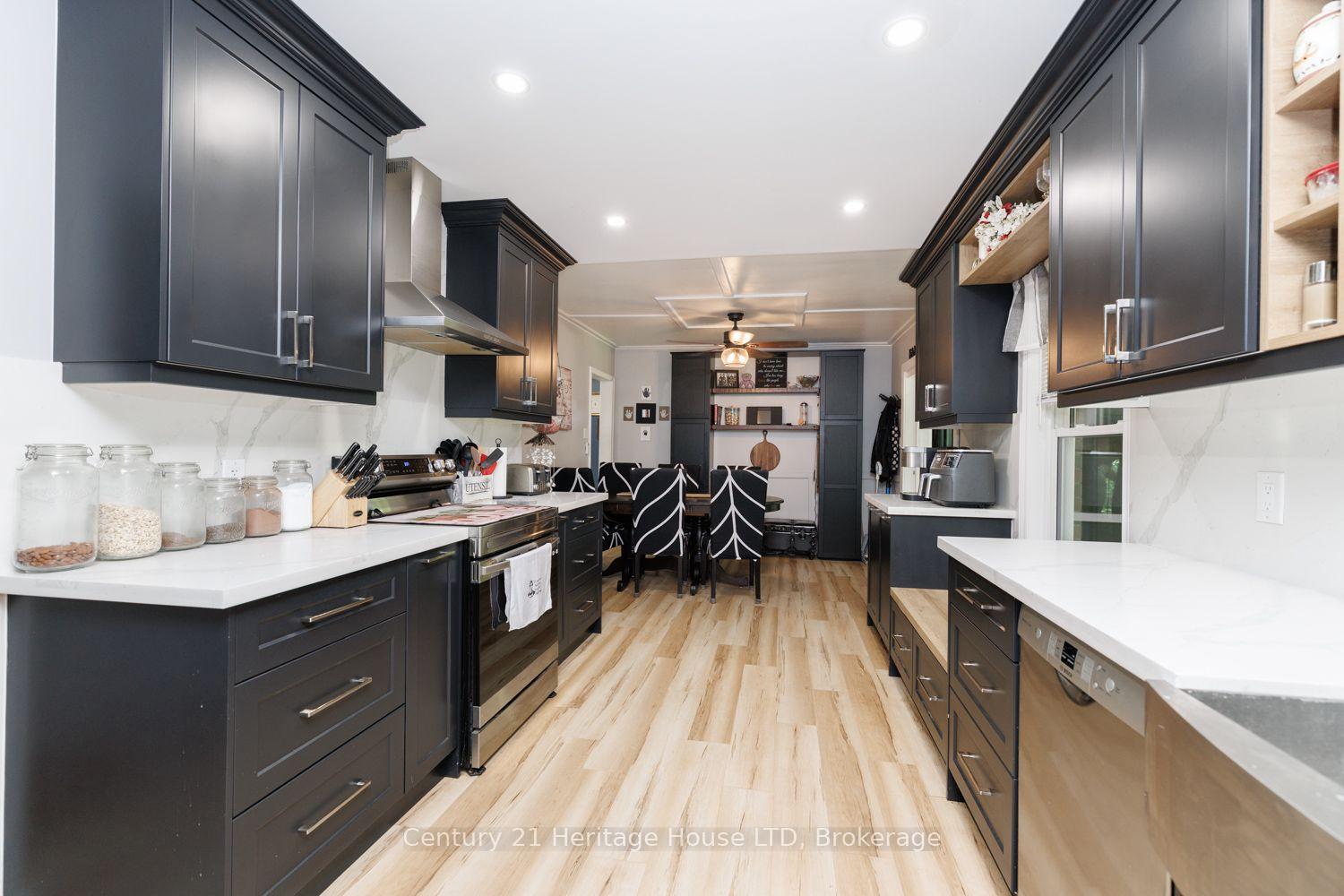 Photo 11 of 6 Greenock Circle, St. Catharines, Western Hill — HOMEH