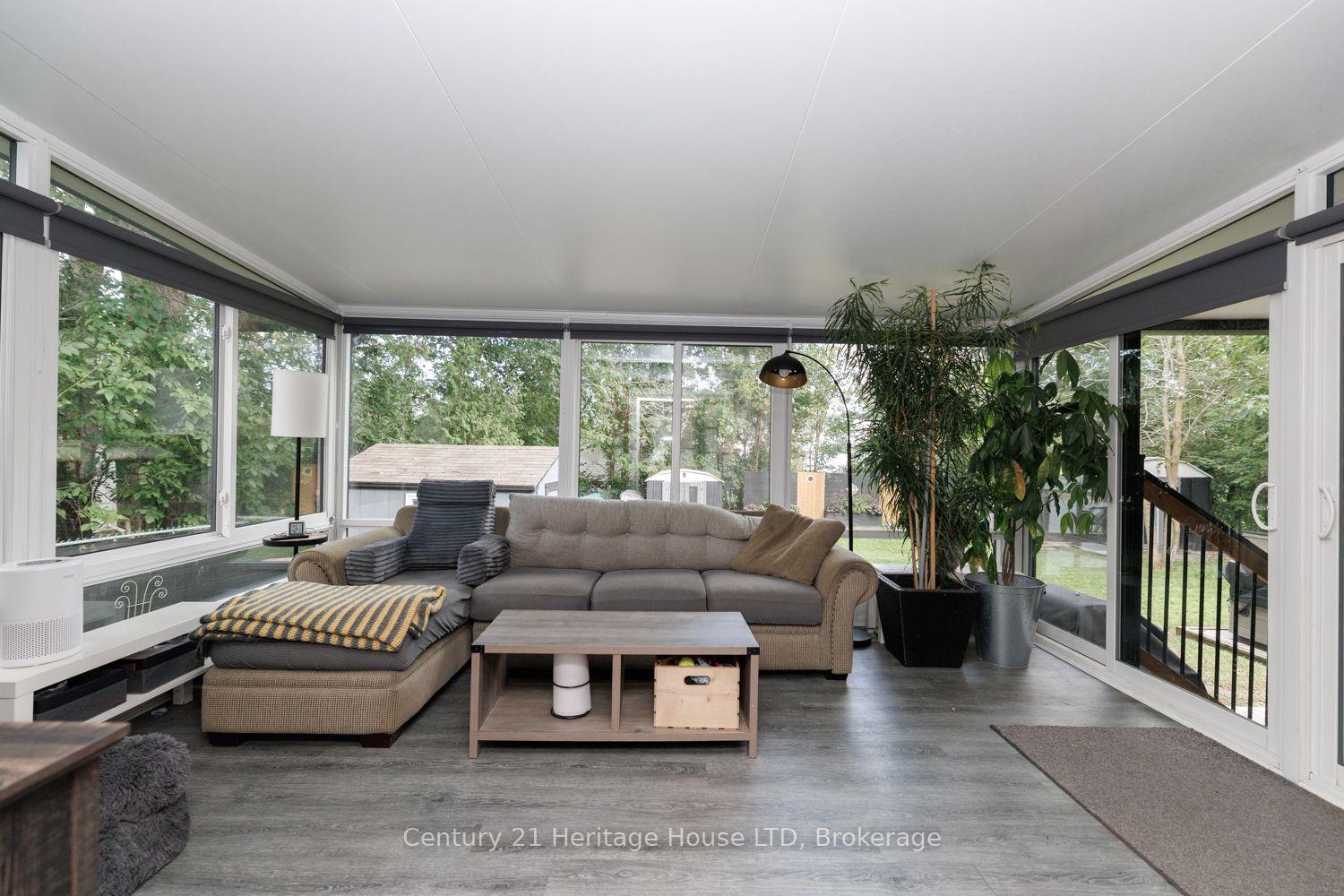 Photo 13 of 6 Greenock Circle, St. Catharines, Western Hill — HOMEH