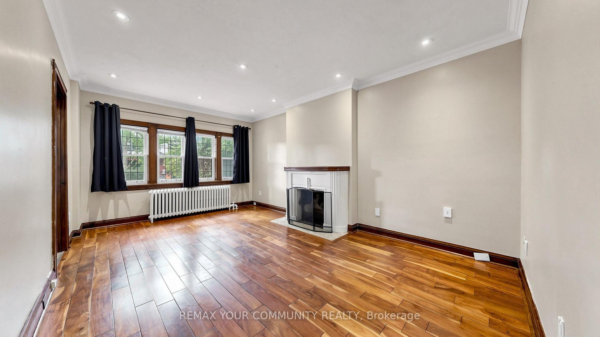 Photo 4 of 13 Tenth Street, Etobicoke, New Toronto — HOMEH