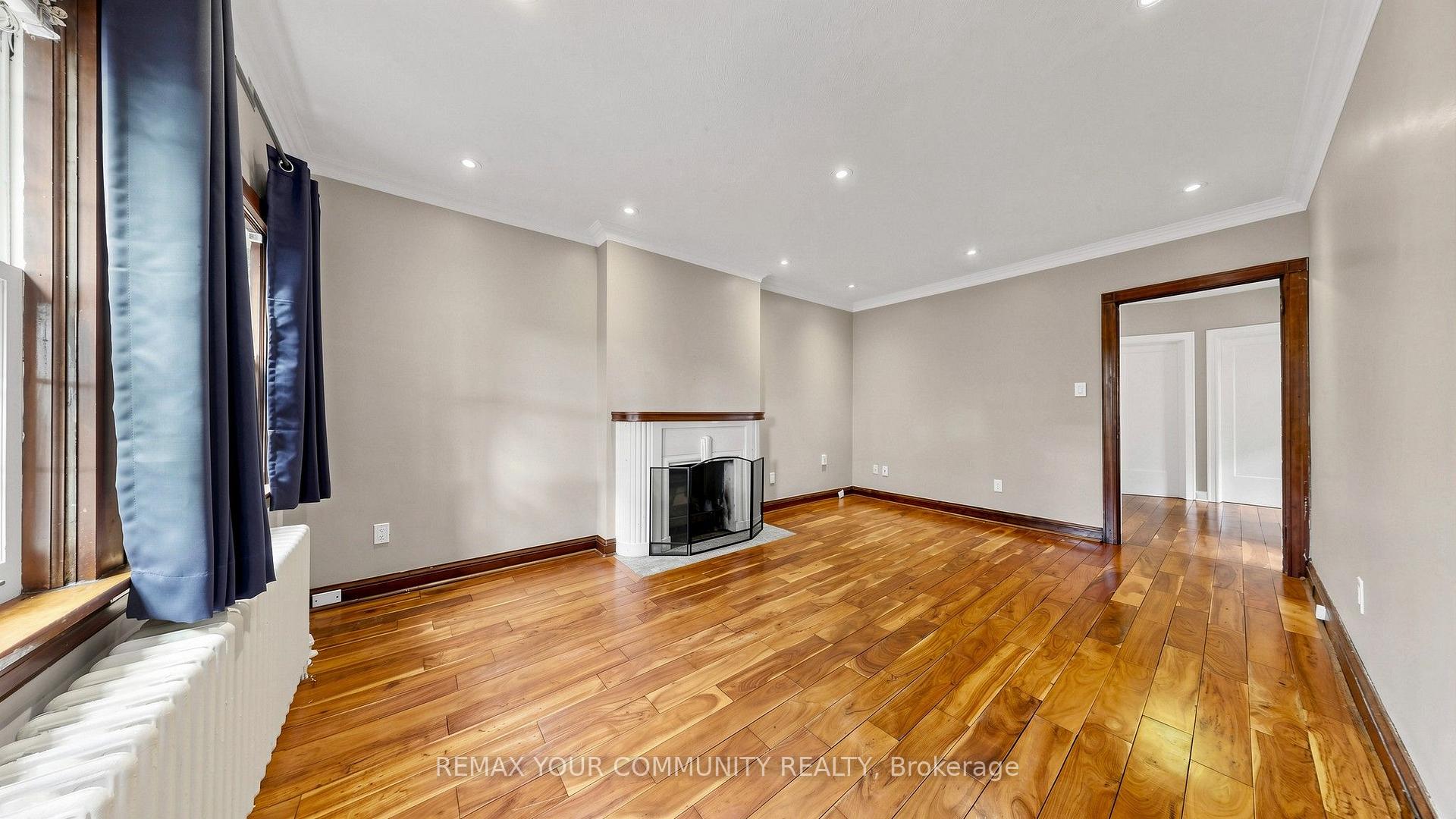 Photo 7 of 13 Tenth Street, Etobicoke, New Toronto — HOMEH