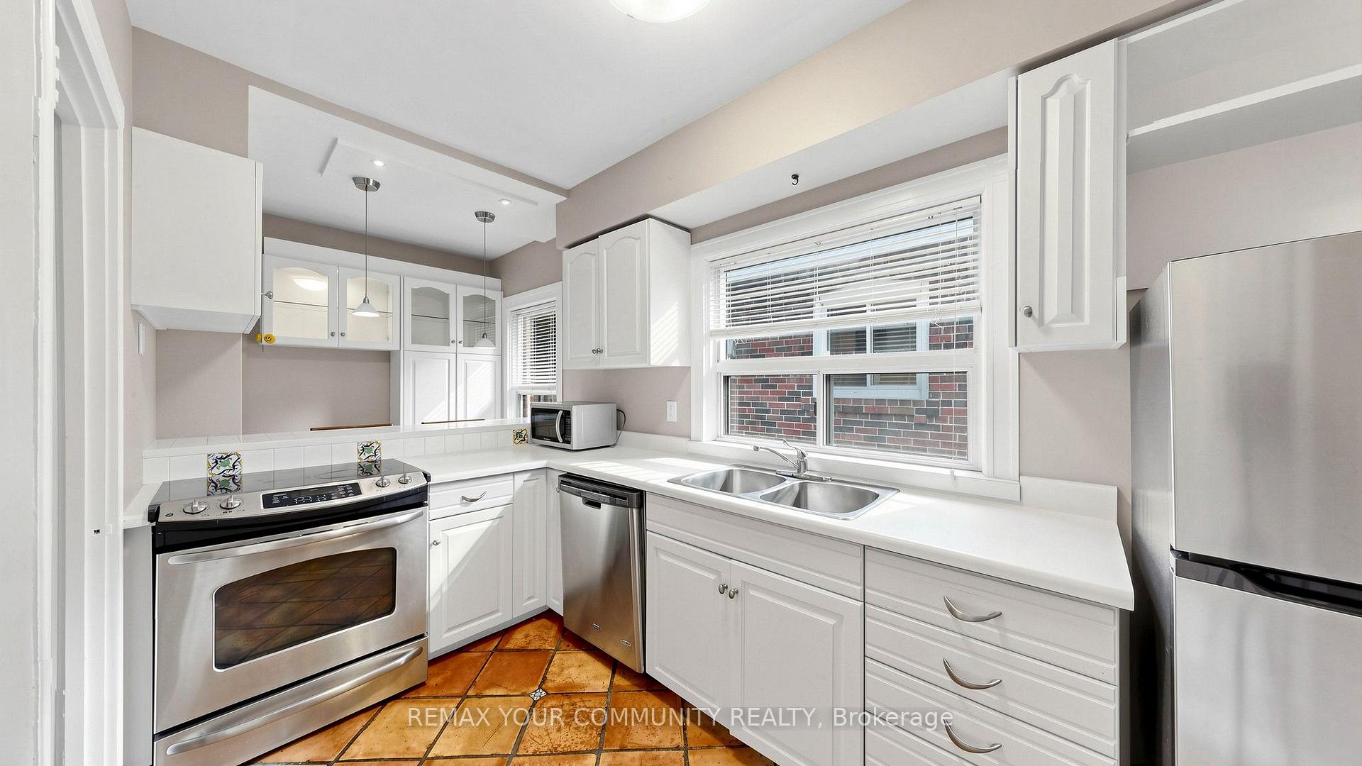 Photo 8 of 13 Tenth Street, Etobicoke, New Toronto — HOMEH