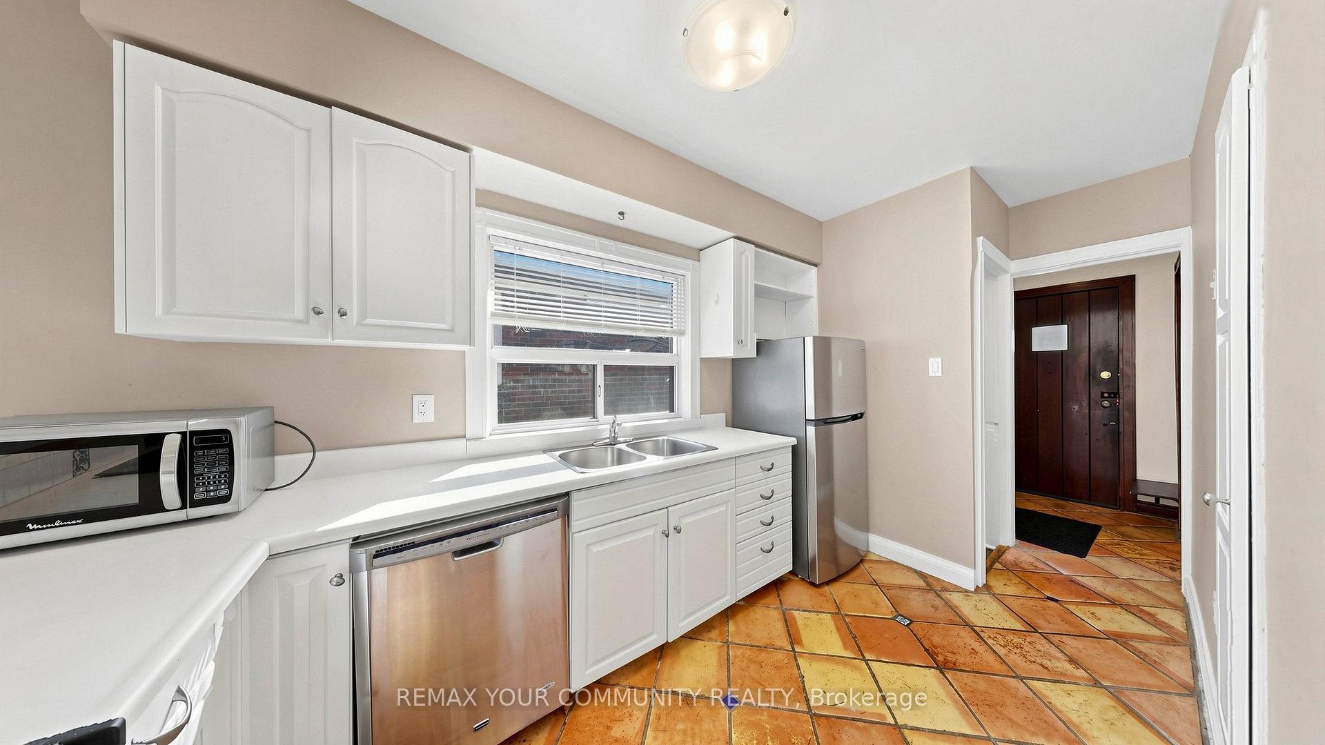 Photo 9 of 13 Tenth Street, Etobicoke, New Toronto — HOMEH