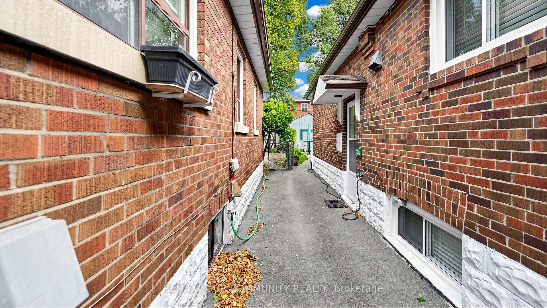 Photo 45 of 13 Tenth Street, Etobicoke, New Toronto — HOMEH