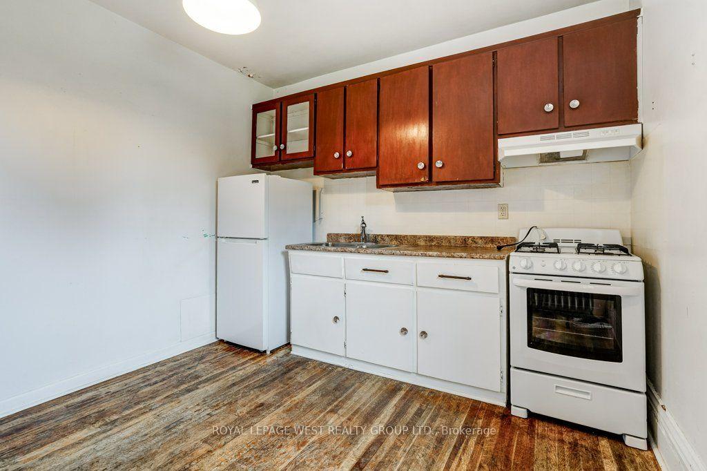Photo 10 of 28 Concord Avenue, Toronto, Palmerston-Little Italy — HOMEH
