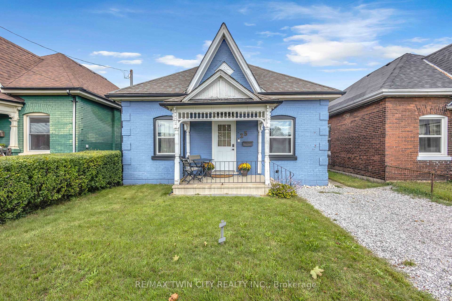 Photo 2 of 25 Usher Street, Brantford, Downtown Core — HOMEH
