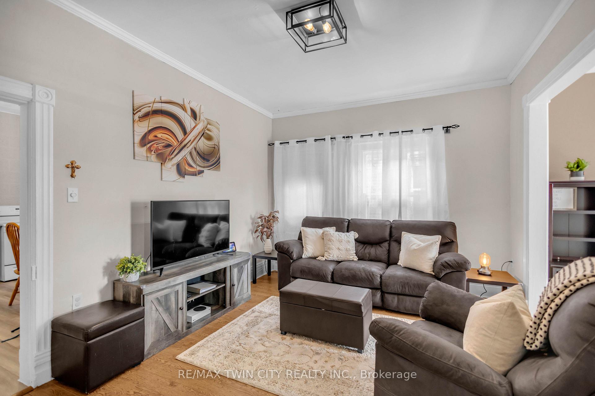 Photo 6 of 25 Usher Street, Brantford, Downtown Core — HOMEH