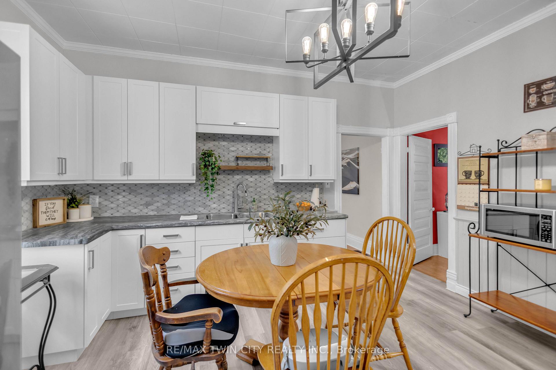 Photo 7 of 25 Usher Street, Brantford, Downtown Core — HOMEH