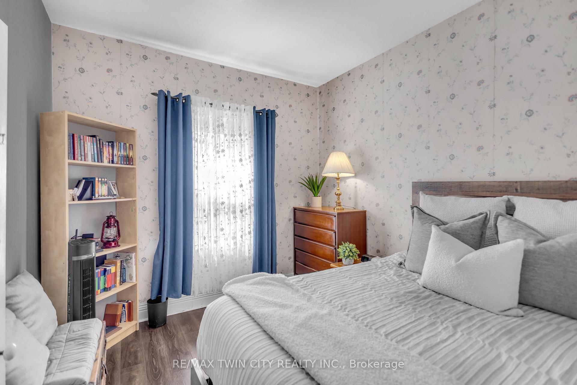 Photo 12 of 25 Usher Street, Brantford, Downtown Core — HOMEH