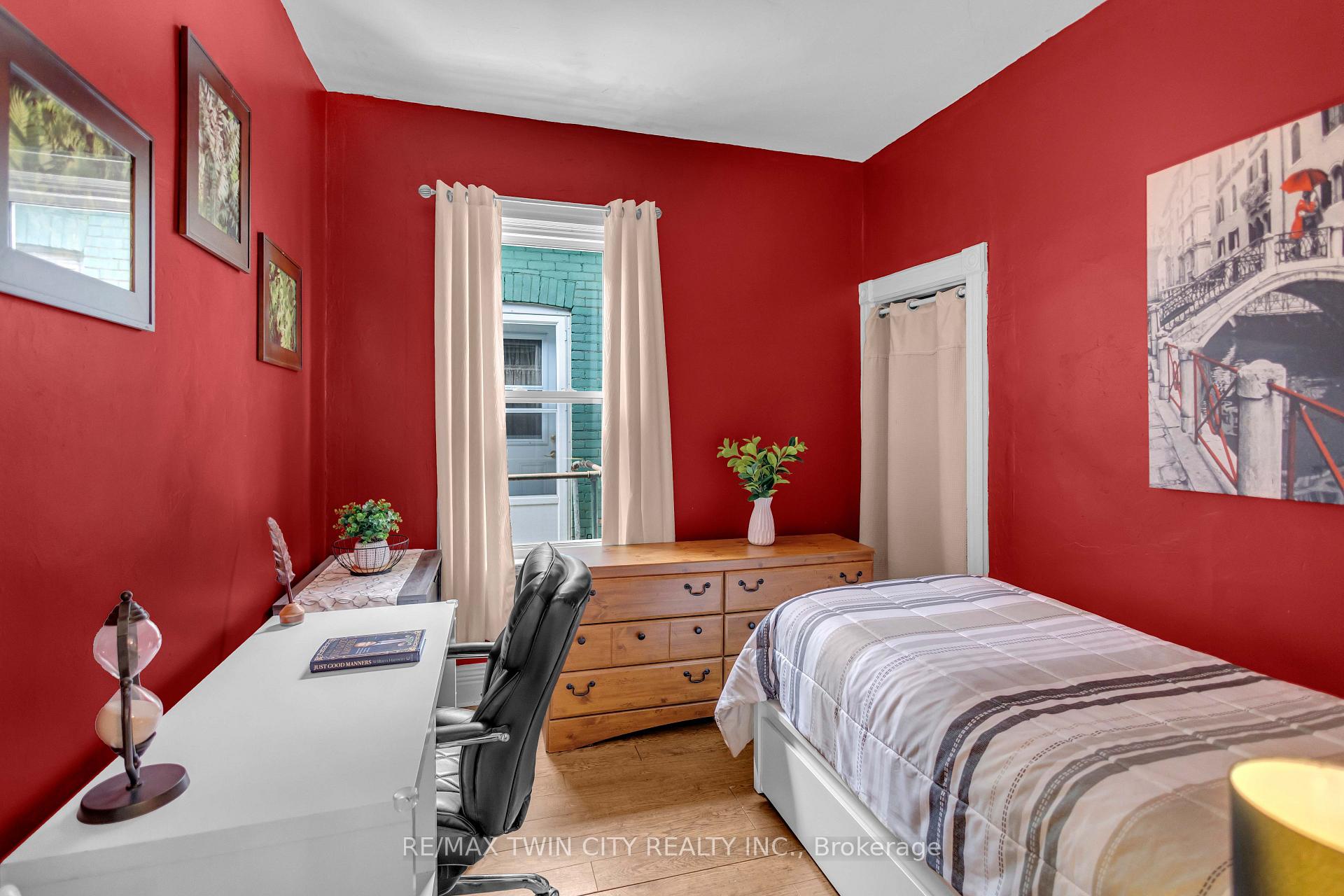 Photo 14 of 25 Usher Street, Brantford, Downtown Core — HOMEH