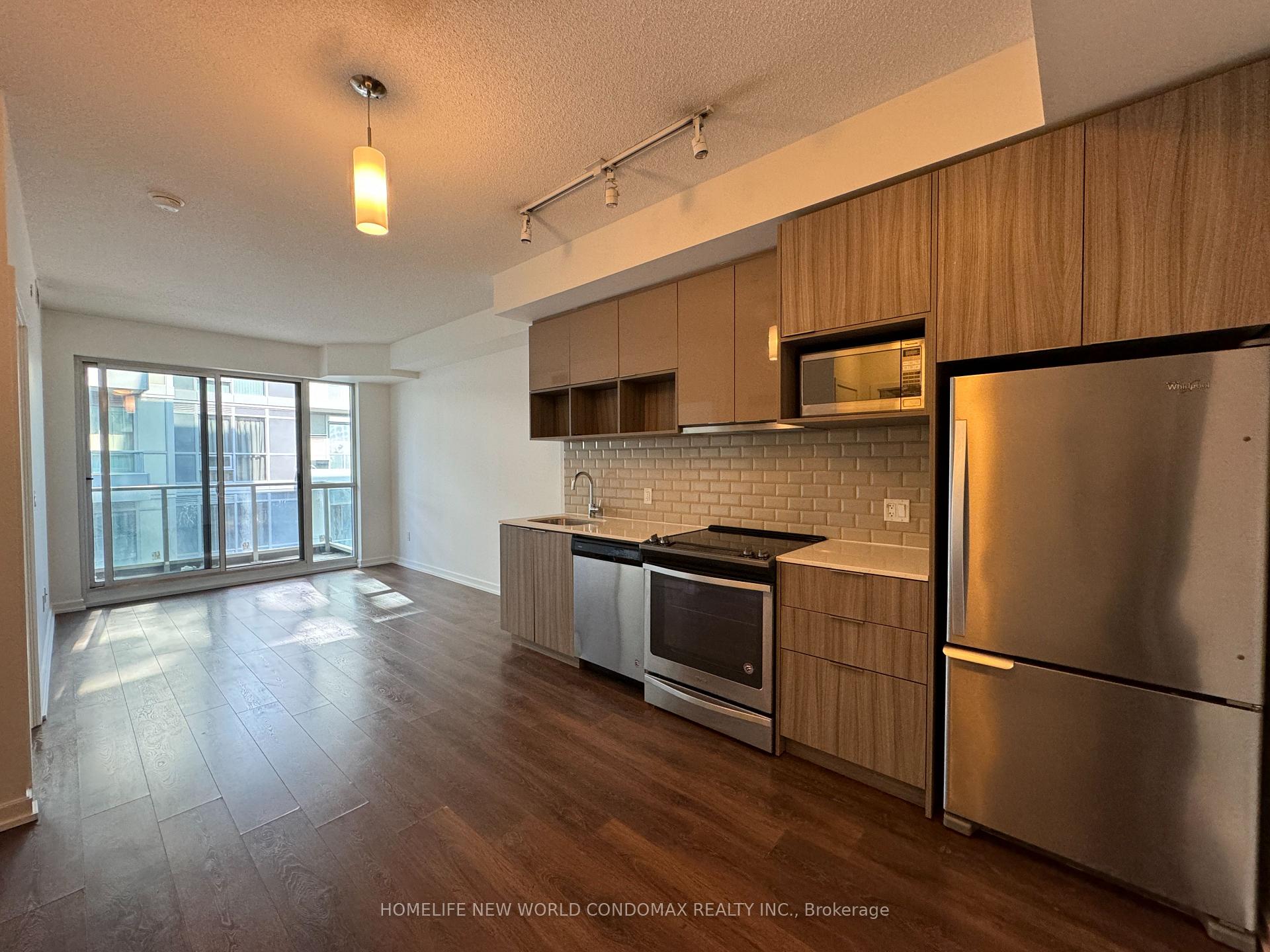 Photo 4 of 52 Forest Manor Road, North York, Henry Farm — HOMEH