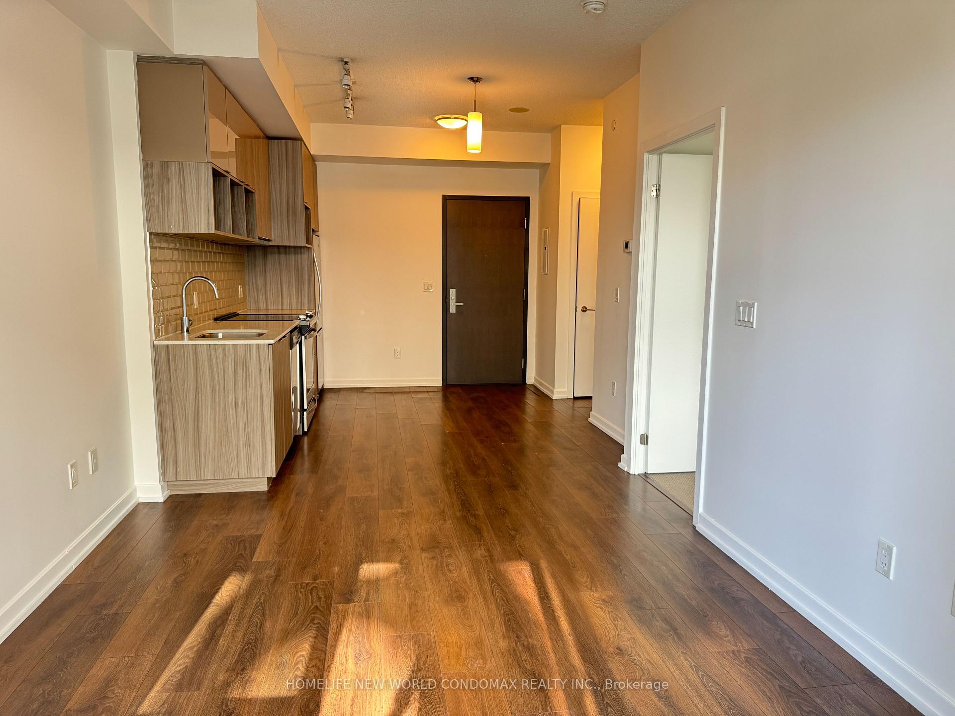 Photo 12 of 52 Forest Manor Road, North York, Henry Farm — HOMEH