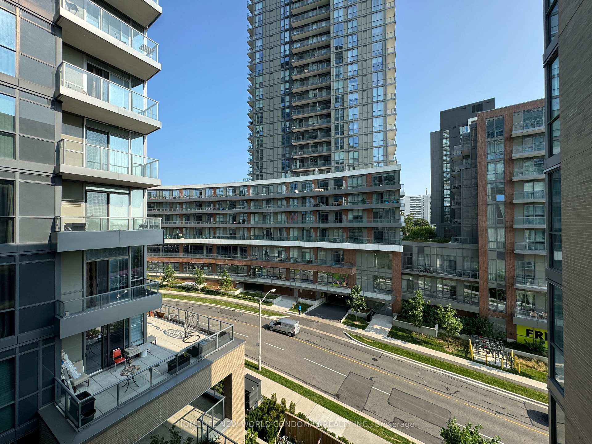 Photo 14 of 52 Forest Manor Road, North York, Henry Farm — HOMEH