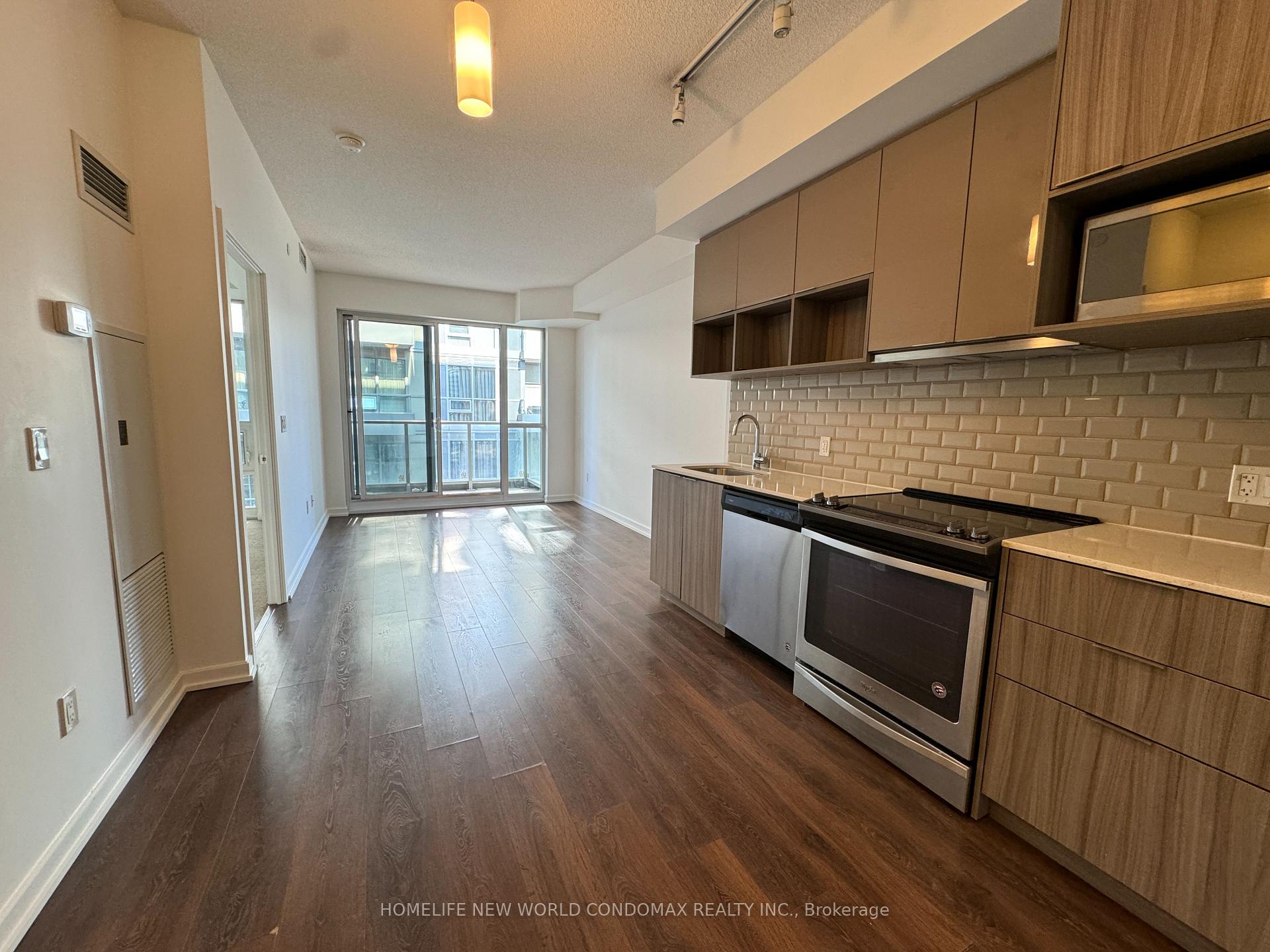 Photo 16 of 52 Forest Manor Road, North York, Henry Farm — HOMEH