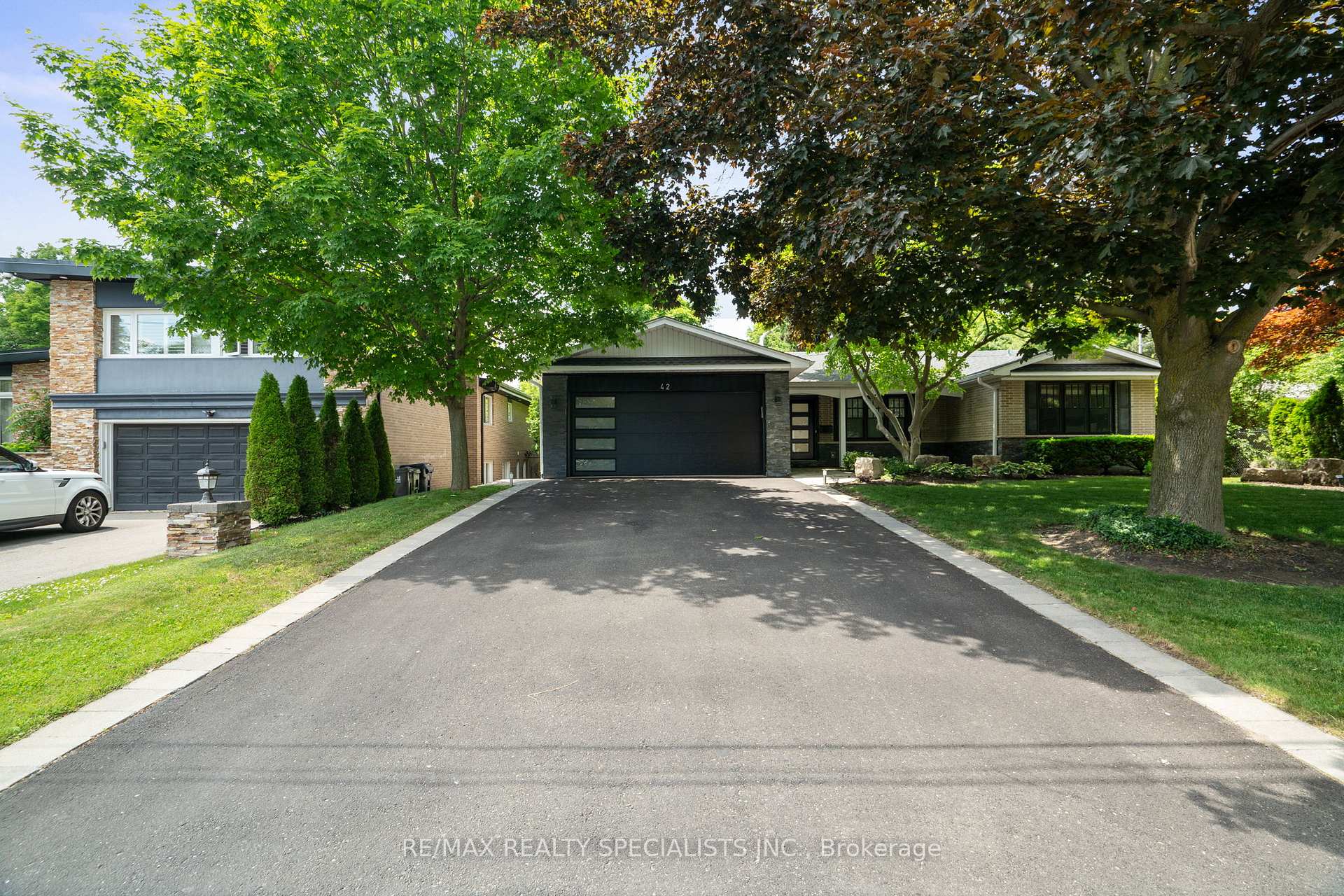 Photo 3 of 42 Heathview Avenue, North York, Bayview Village — HOMEH