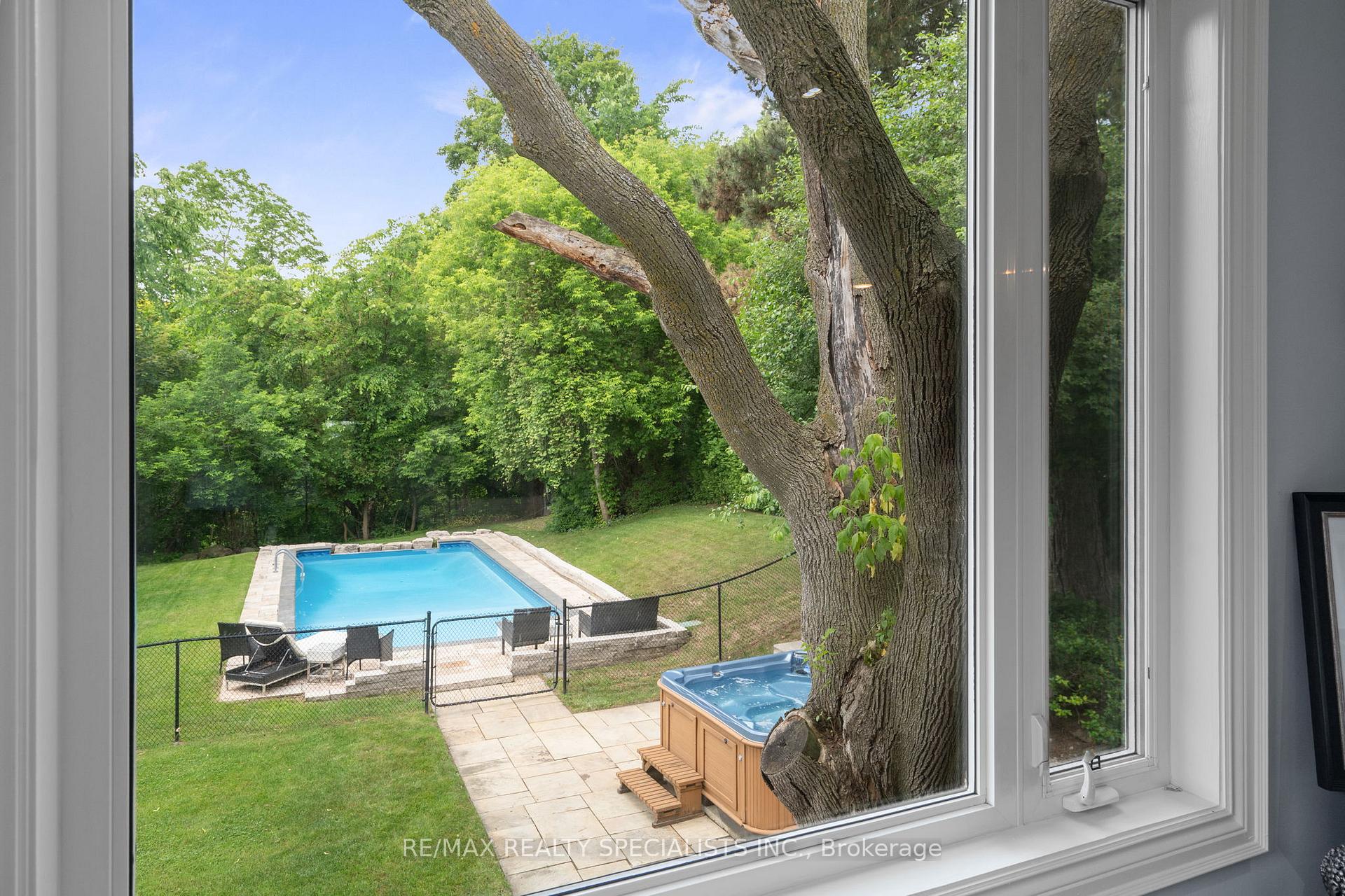 Photo 12 of 42 Heathview Avenue, North York, Bayview Village — HOMEH
