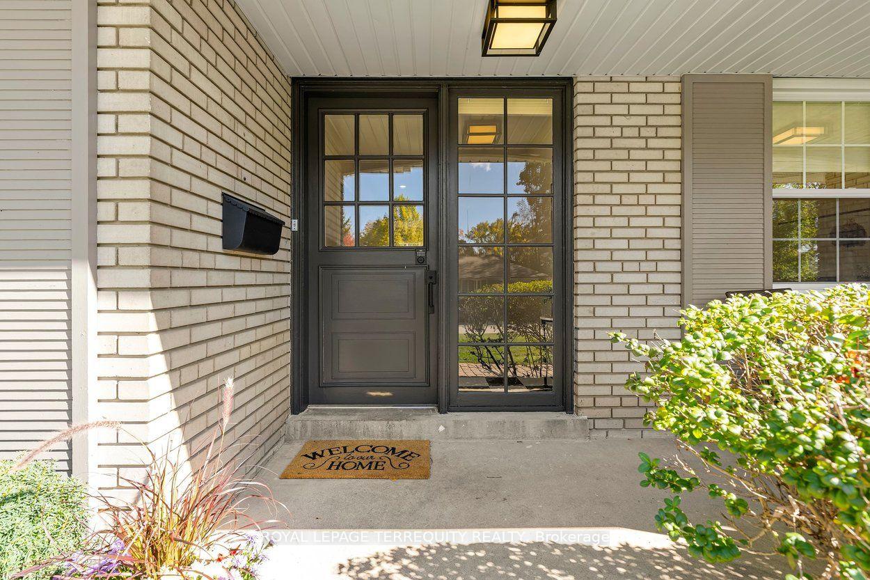 Photo 4 of 21 Greencoat Road, Etobicoke, Islington-City Centre West — HOMEH