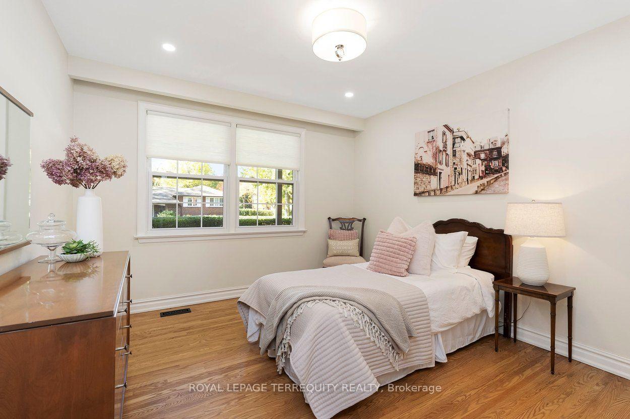 Photo 11 of 21 Greencoat Road, Etobicoke, Islington-City Centre West — HOMEH