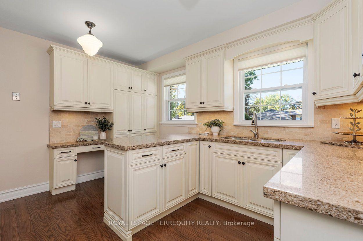 Photo 16 of 21 Greencoat Road, Etobicoke, Islington-City Centre West — HOMEH