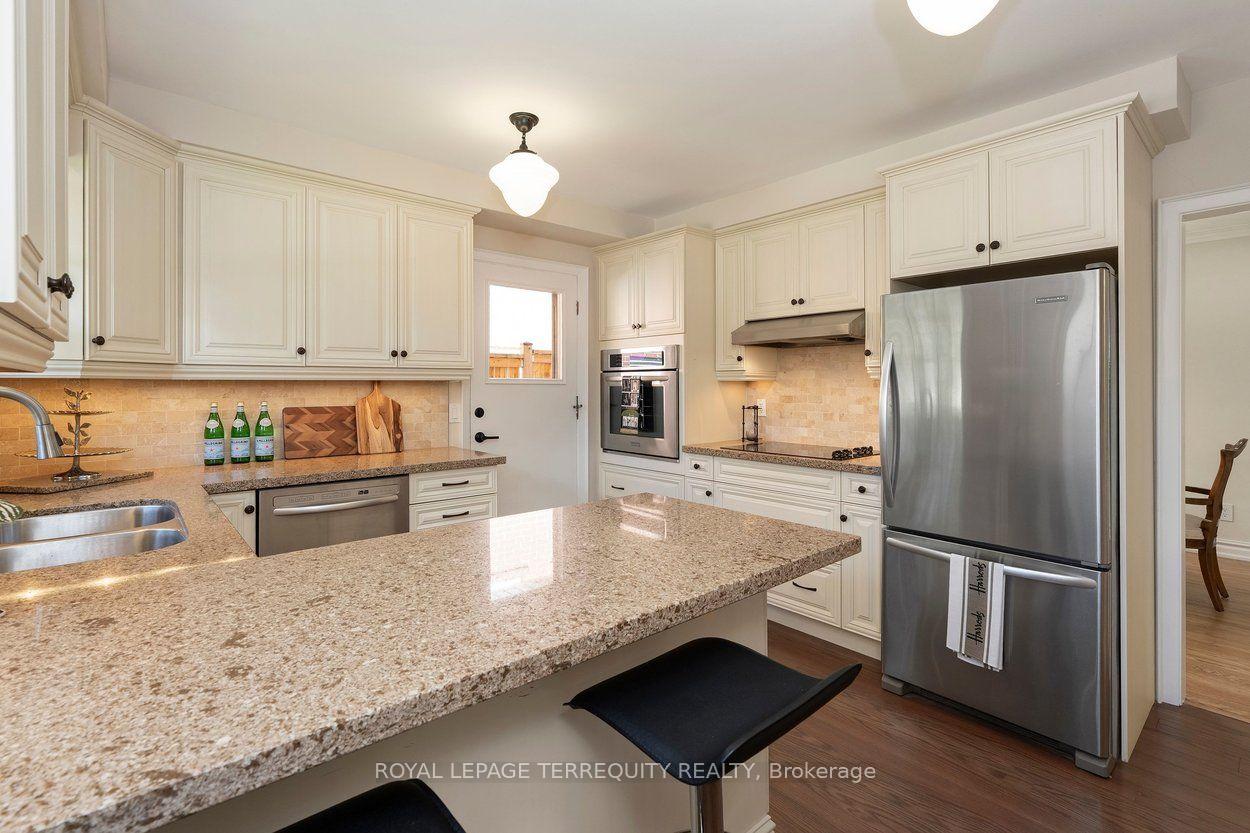 Photo 19 of 21 Greencoat Road, Etobicoke, Islington-City Centre West — HOMEH