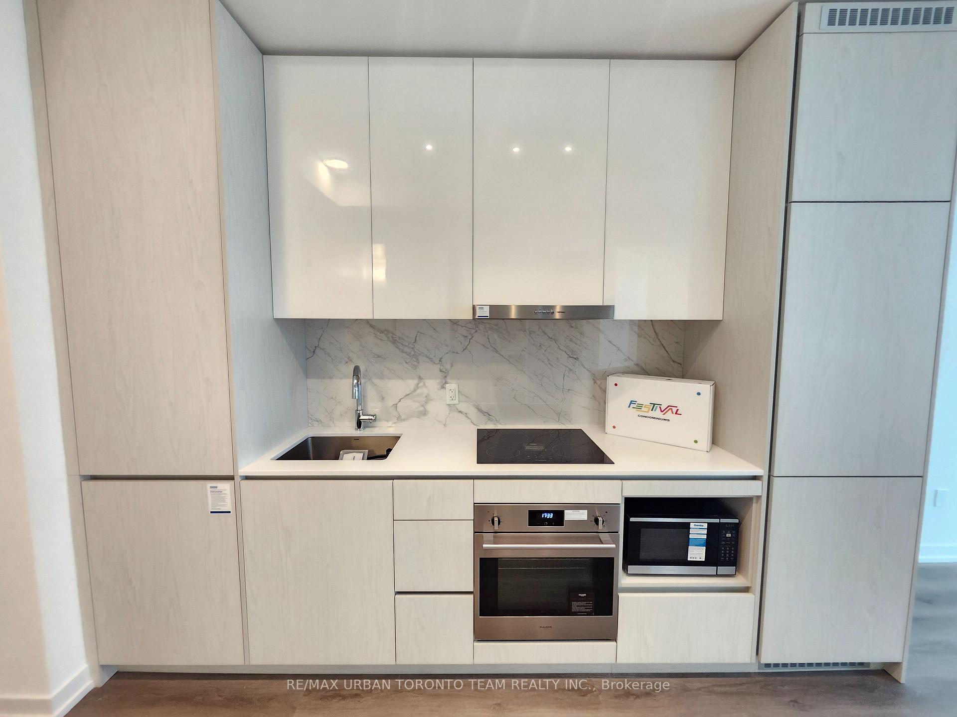 Photo 3 of Unit 3111, 28 Interchange Way, Vaughan, Vaughan Corporate Centre — HOMEH