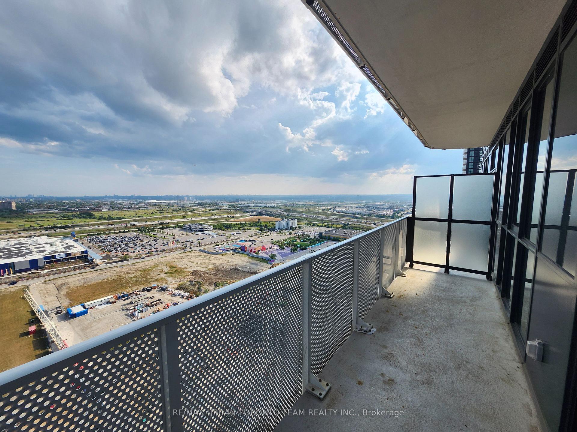 Photo 4 of Unit 3111, 28 Interchange Way, Vaughan, Vaughan Corporate Centre — HOMEH