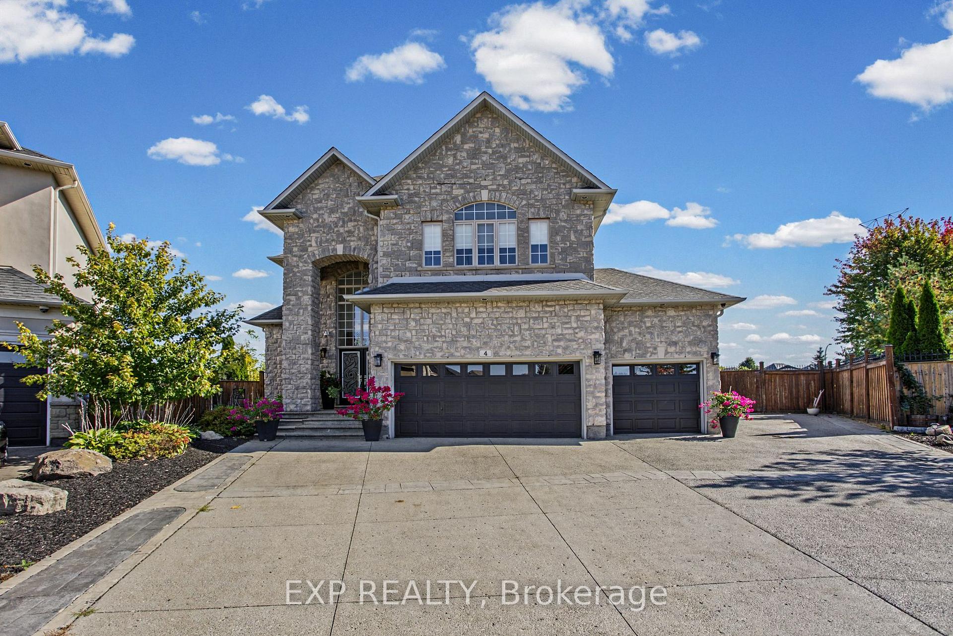 Photo 2 of 4 Playfair Court, Hamilton, Meadowlands — HOMEH