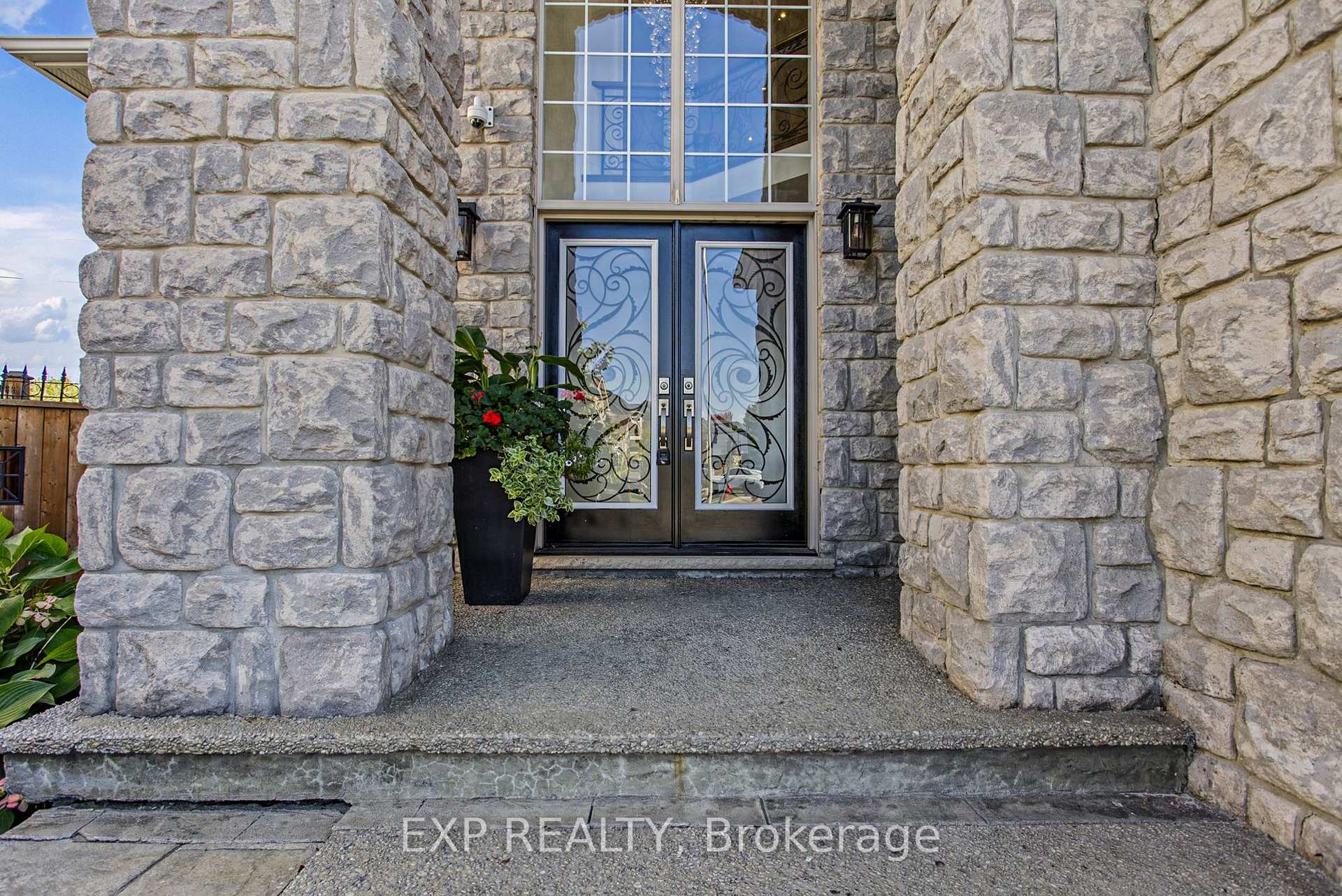 Photo 4 of 4 Playfair Court, Hamilton, Meadowlands — HOMEH
