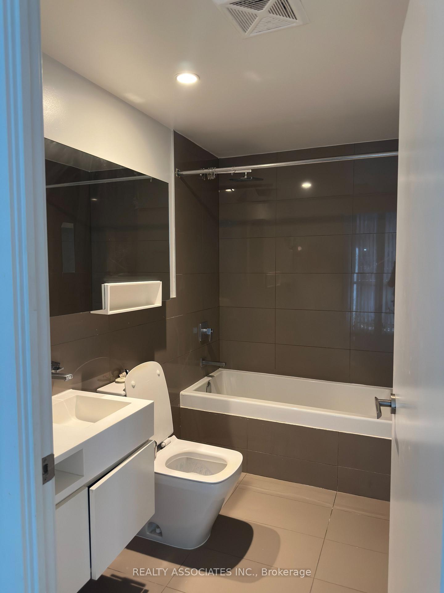 Photo 8 of Unit 2011, 45 Charles Street E, Toronto, Church-Yonge Corridor — HOMEH