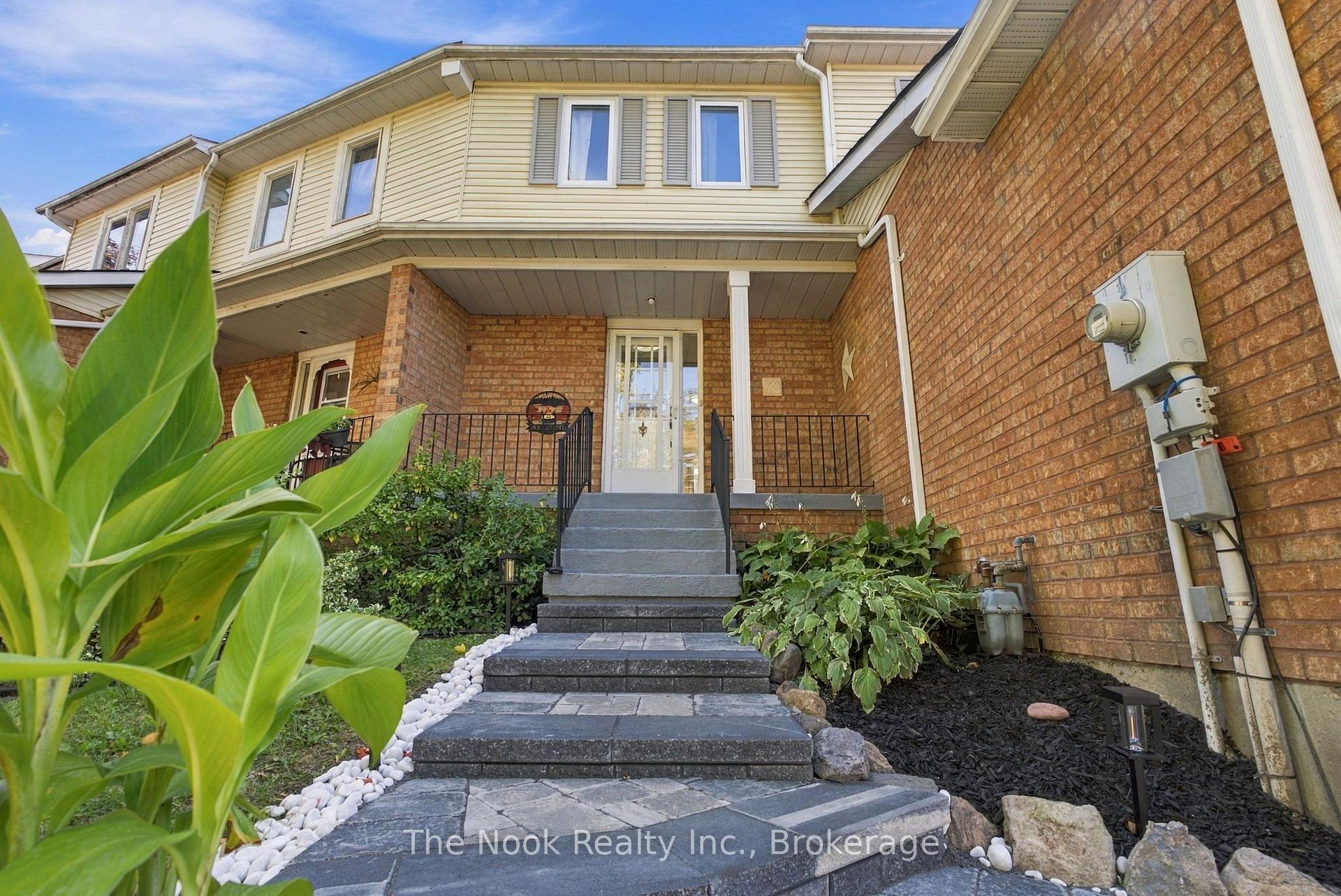 Photo 2 of 38 Galbraith Court, Clarington, Bowmanville — HOMEH