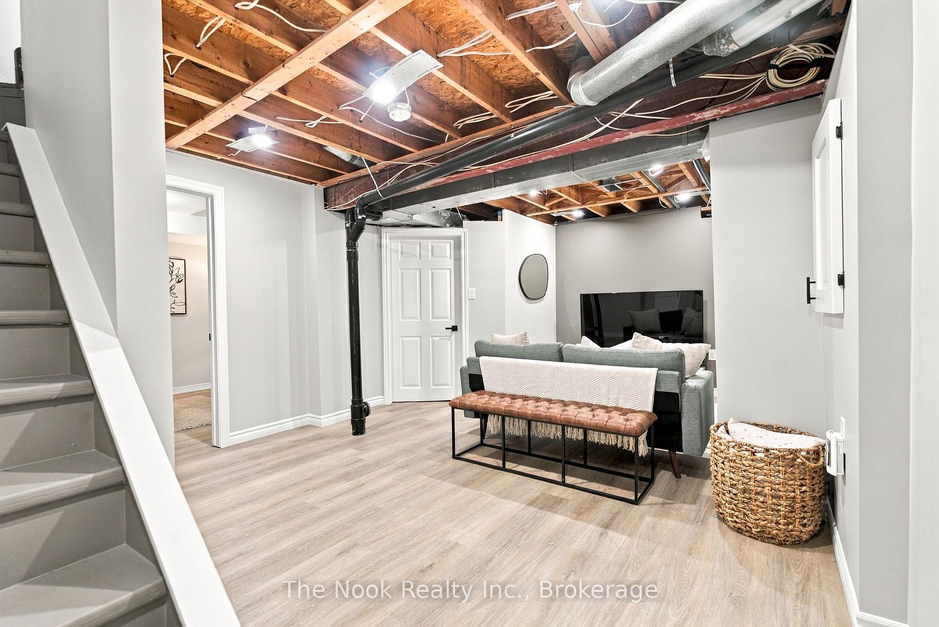 Photo 29 of 38 Galbraith Court, Clarington, Bowmanville — HOMEH