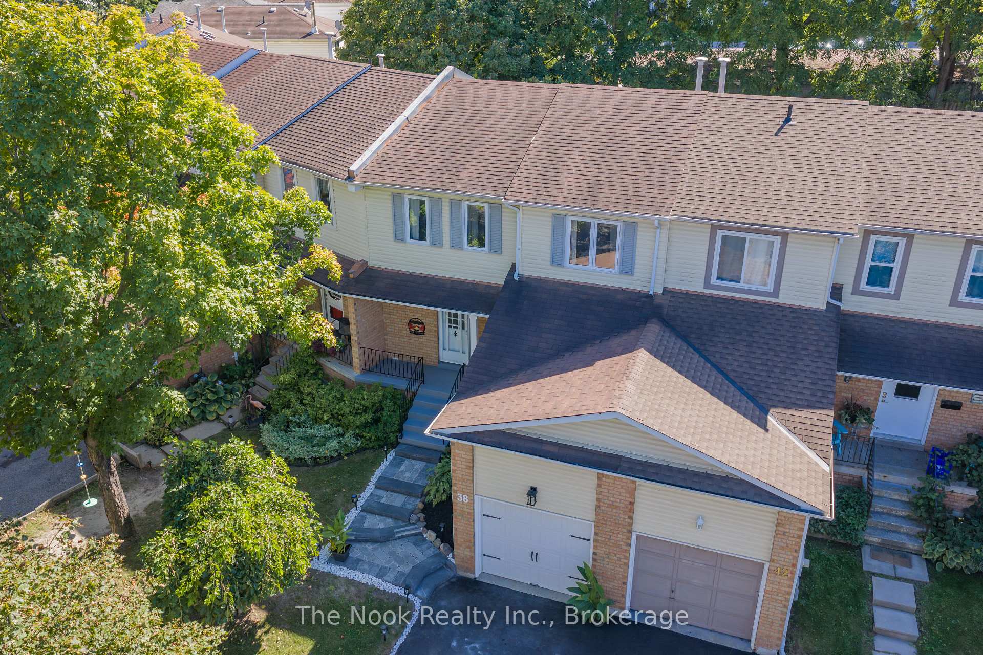 Photo 40 of 38 Galbraith Court, Clarington, Bowmanville — HOMEH