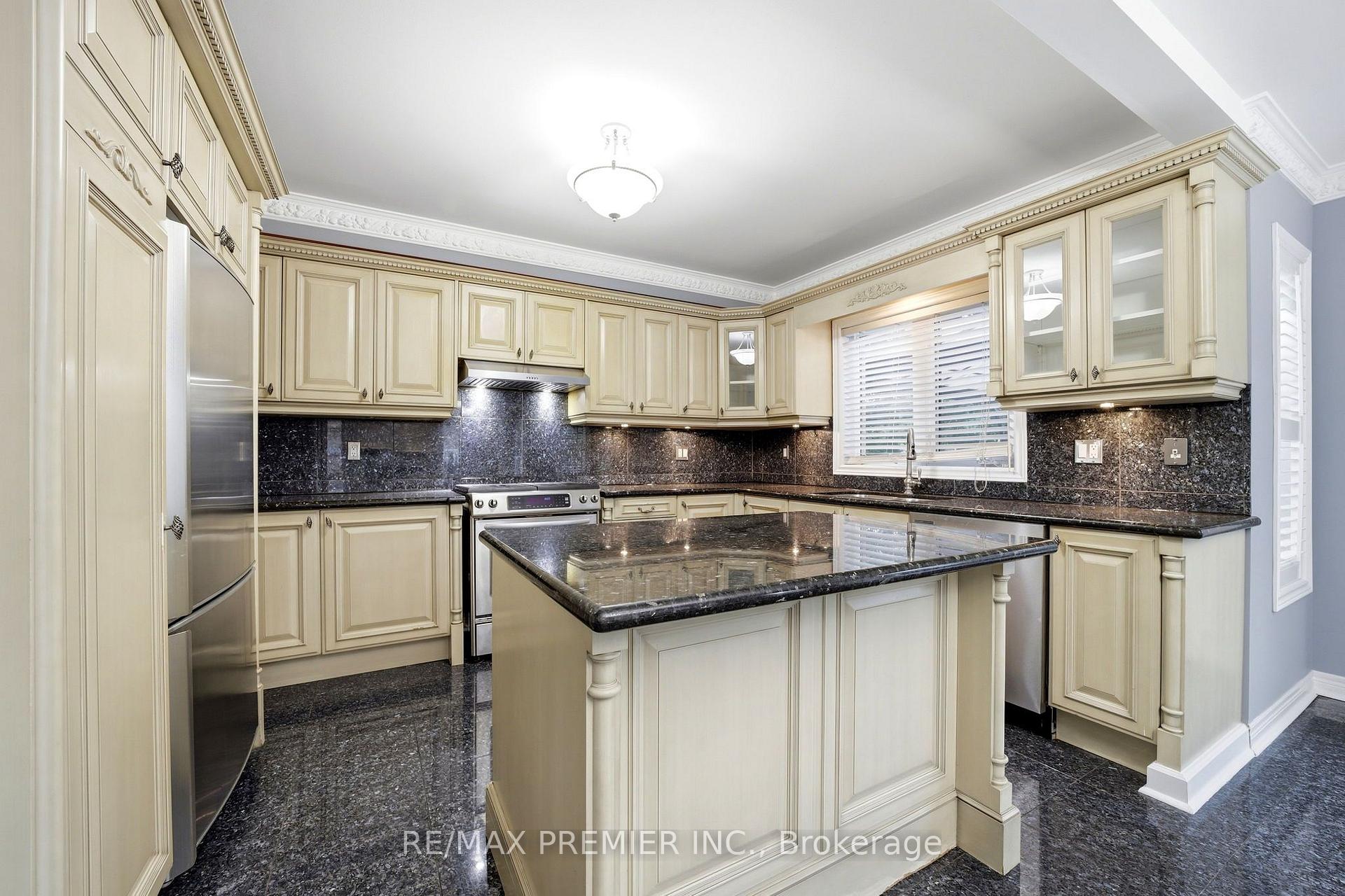 Photo 12 of 16 St Michele Place, Vaughan, Islington Woods — HOMEH
