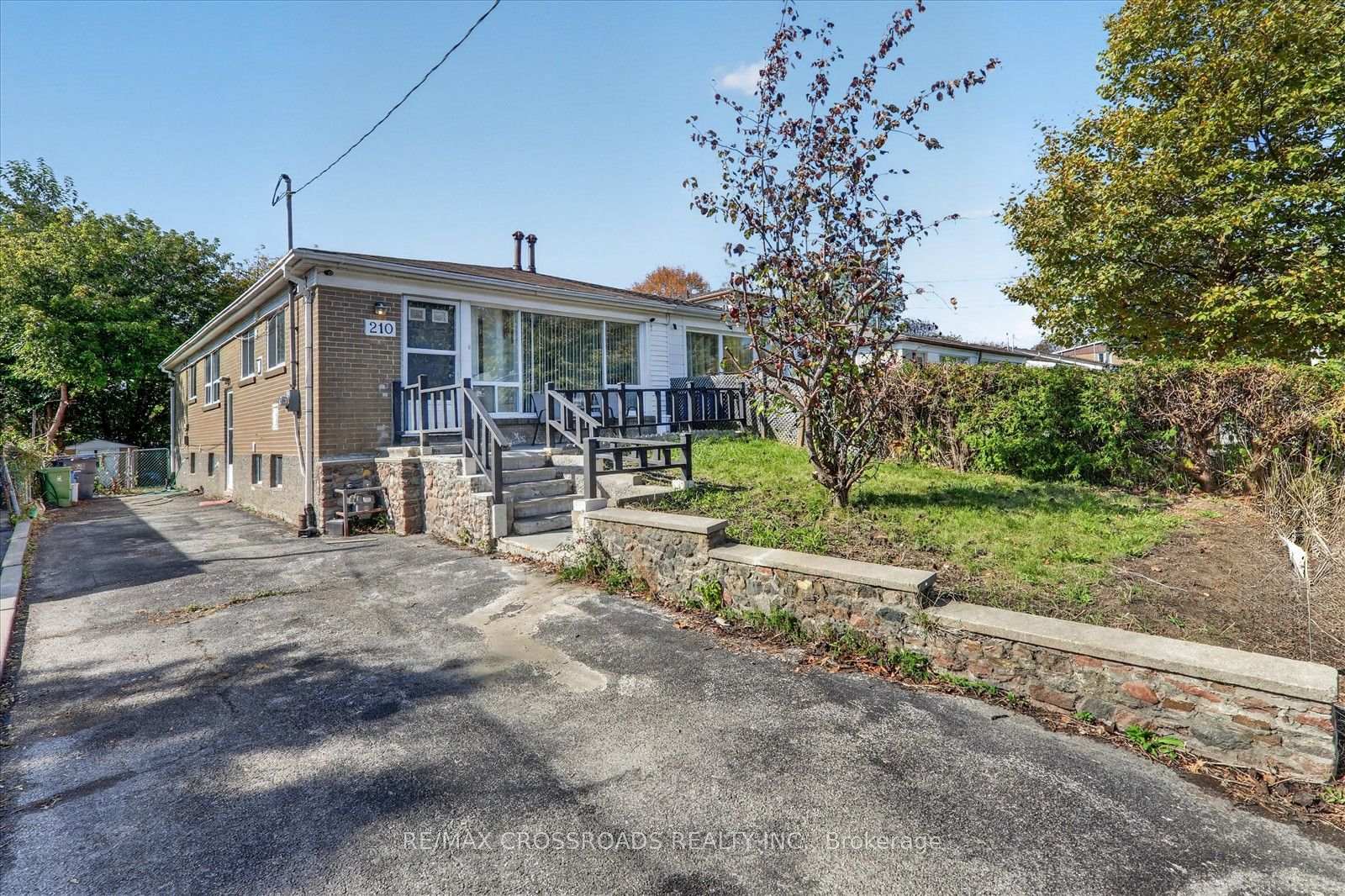 Photo 2 of 210 Linden Avenue, Scarborough, Kennedy Park — HOMEH