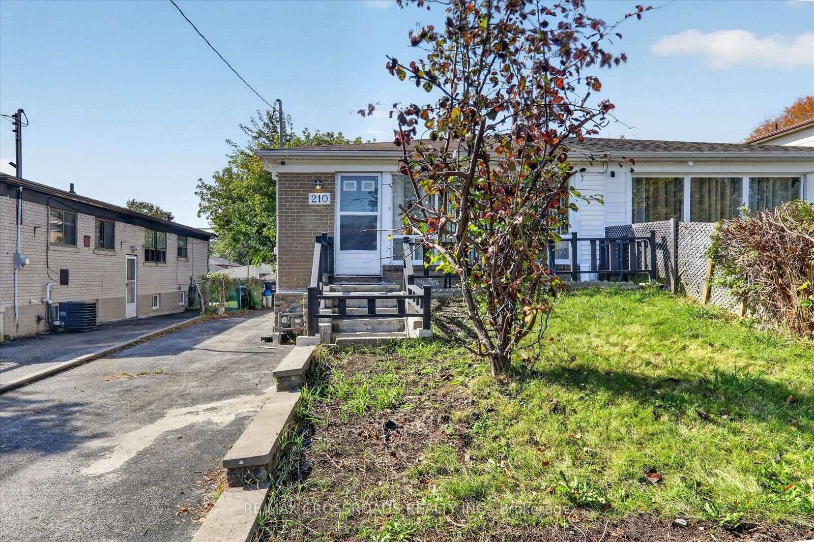 Photo 3 of 210 Linden Avenue, Scarborough, Kennedy Park — HOMEH
