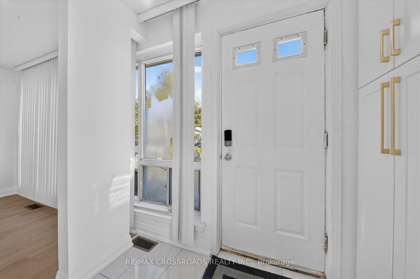 Photo 6 of 210 Linden Avenue, Scarborough, Kennedy Park — HOMEH