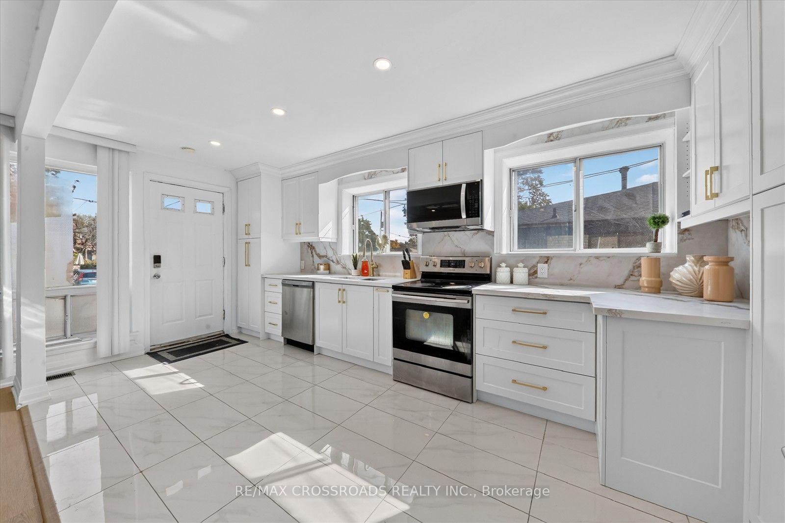 Photo 7 of 210 Linden Avenue, Scarborough, Kennedy Park — HOMEH