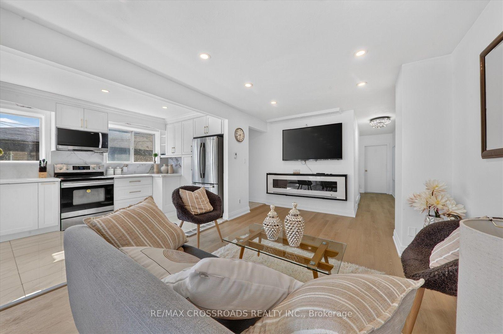 Photo 9 of 210 Linden Avenue, Scarborough, Kennedy Park — HOMEH