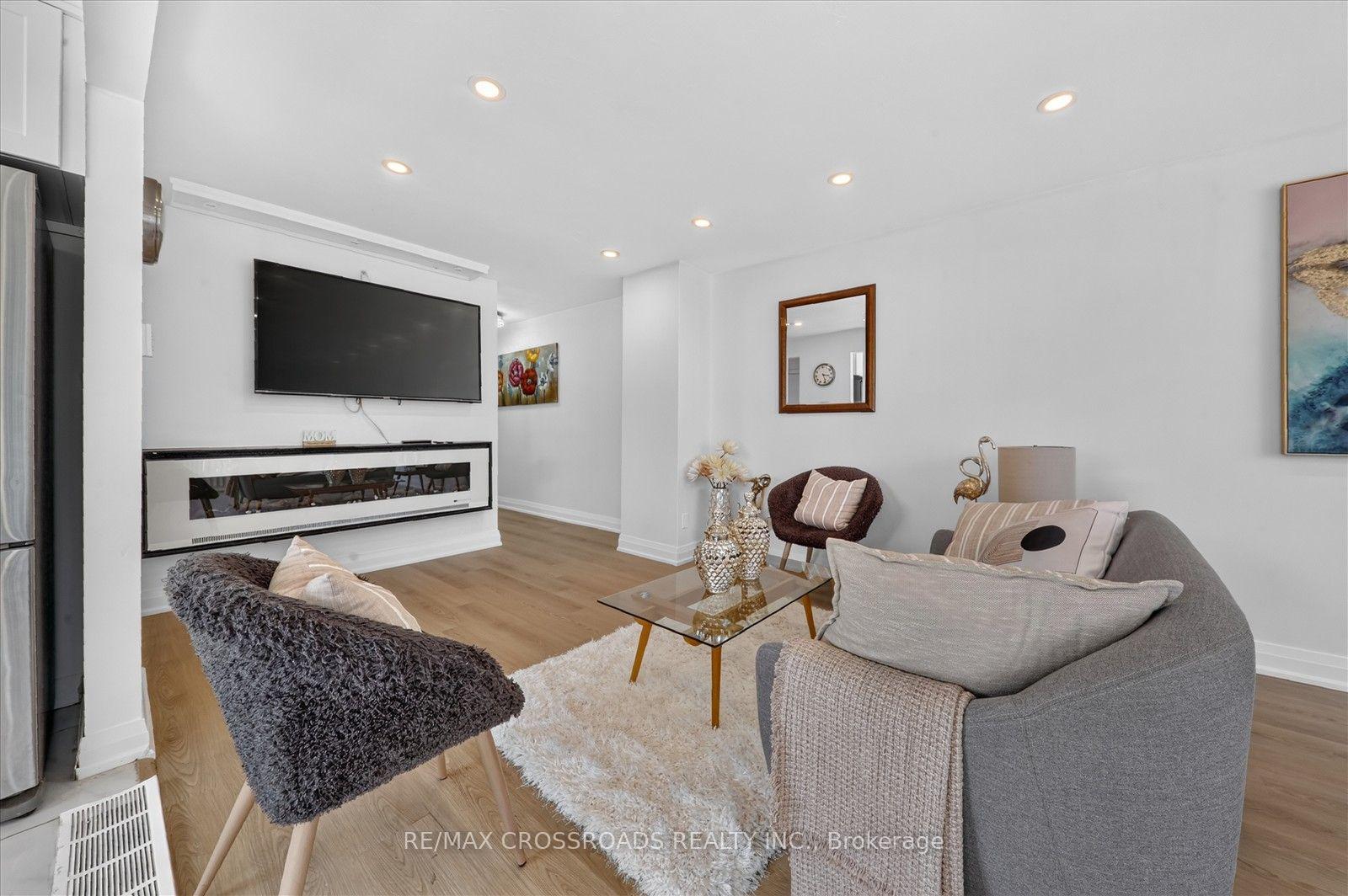 Photo 10 of 210 Linden Avenue, Scarborough, Kennedy Park — HOMEH
