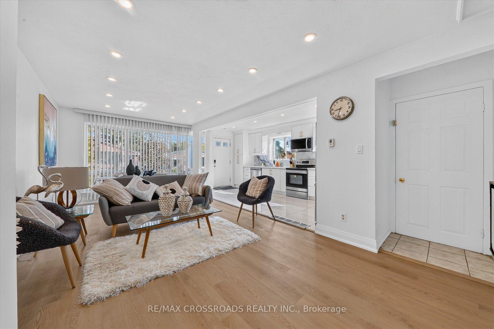 Photo 11 of 210 Linden Avenue, Scarborough, Kennedy Park — HOMEH