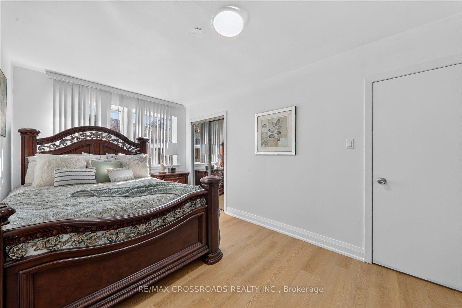 Photo 13 of 210 Linden Avenue, Scarborough, Kennedy Park — HOMEH