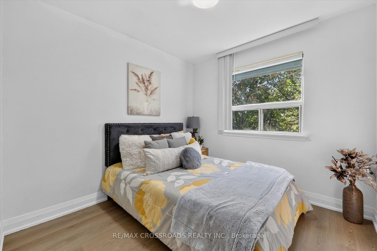 Photo 14 of 210 Linden Avenue, Scarborough, Kennedy Park — HOMEH