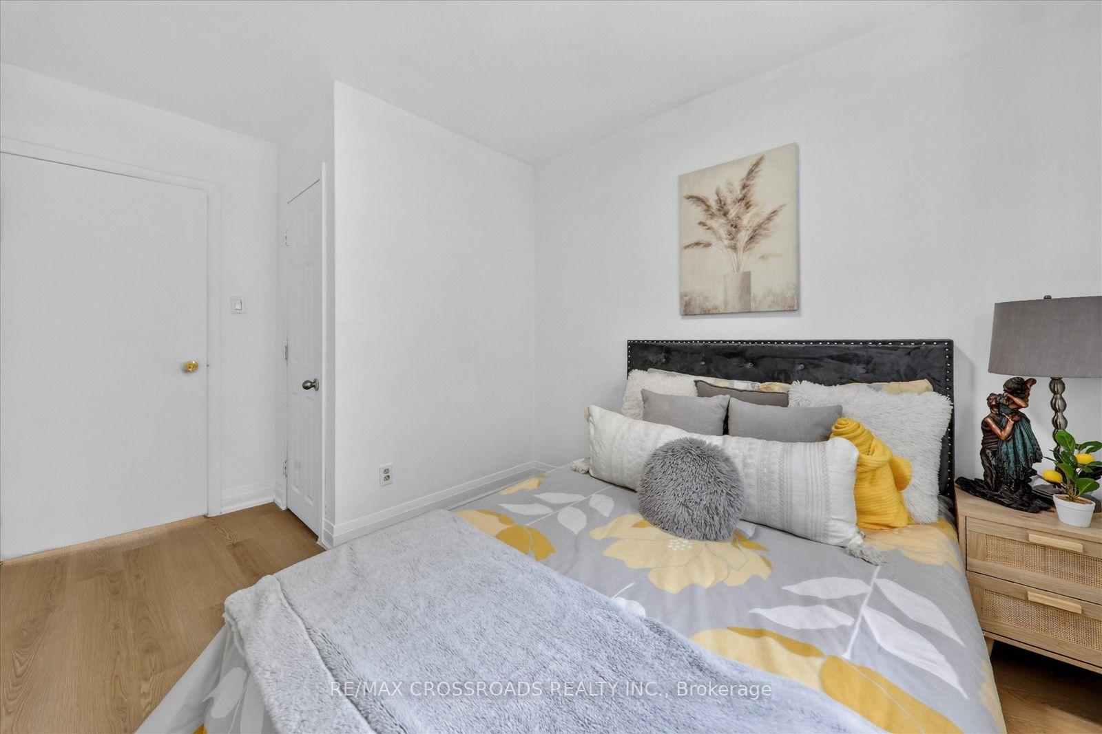Photo 15 of 210 Linden Avenue, Scarborough, Kennedy Park — HOMEH