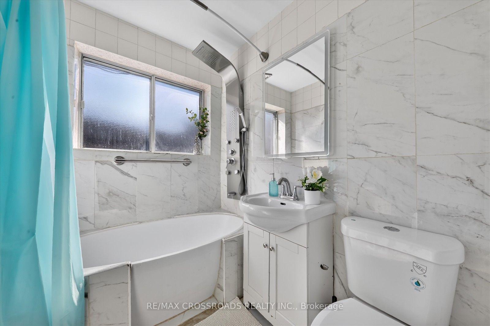 Photo 16 of 210 Linden Avenue, Scarborough, Kennedy Park — HOMEH