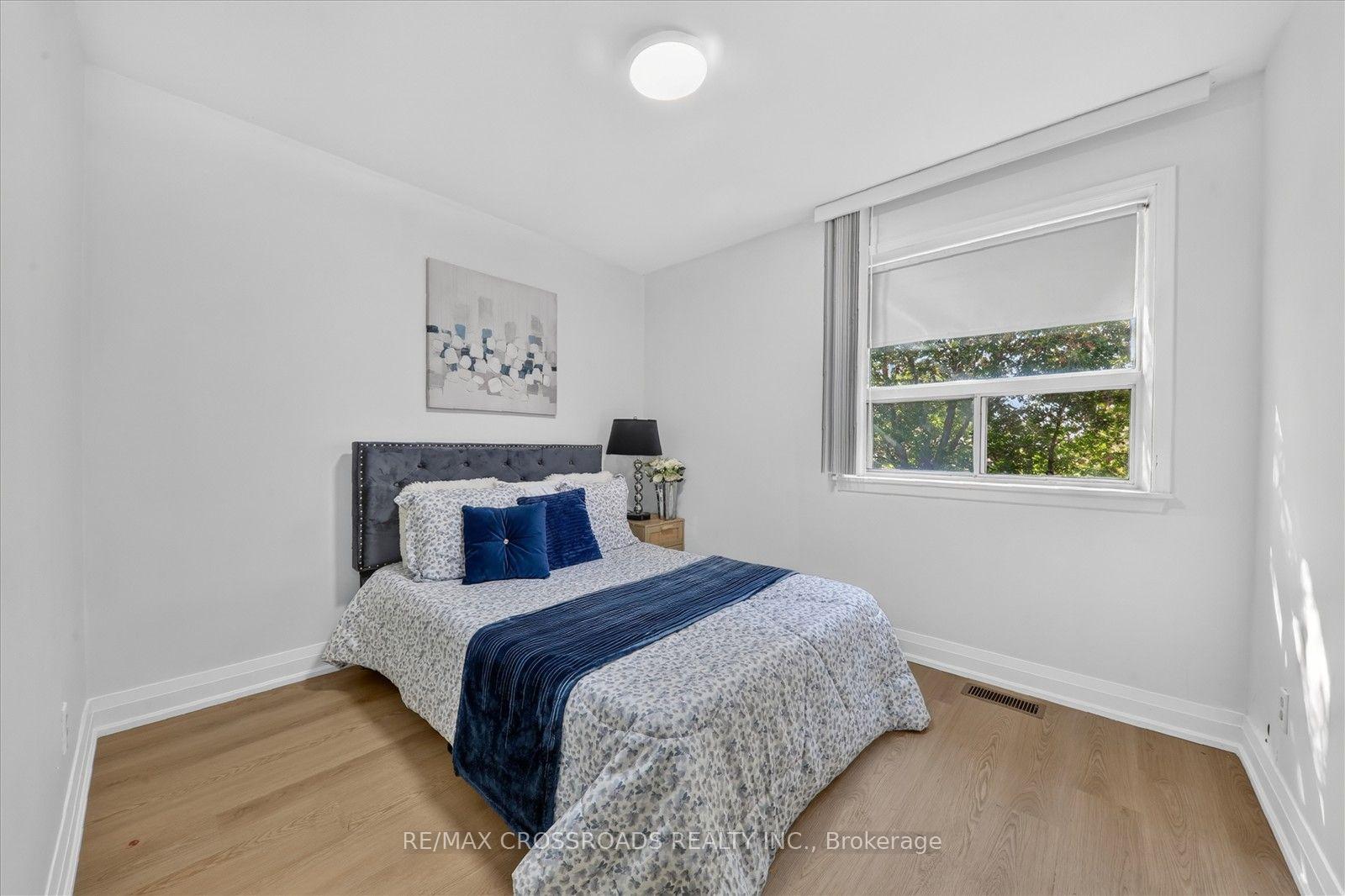Photo 17 of 210 Linden Avenue, Scarborough, Kennedy Park — HOMEH