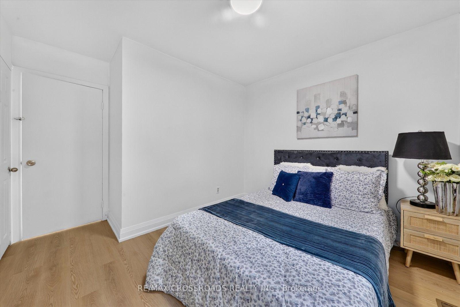 Photo 18 of 210 Linden Avenue, Scarborough, Kennedy Park — HOMEH