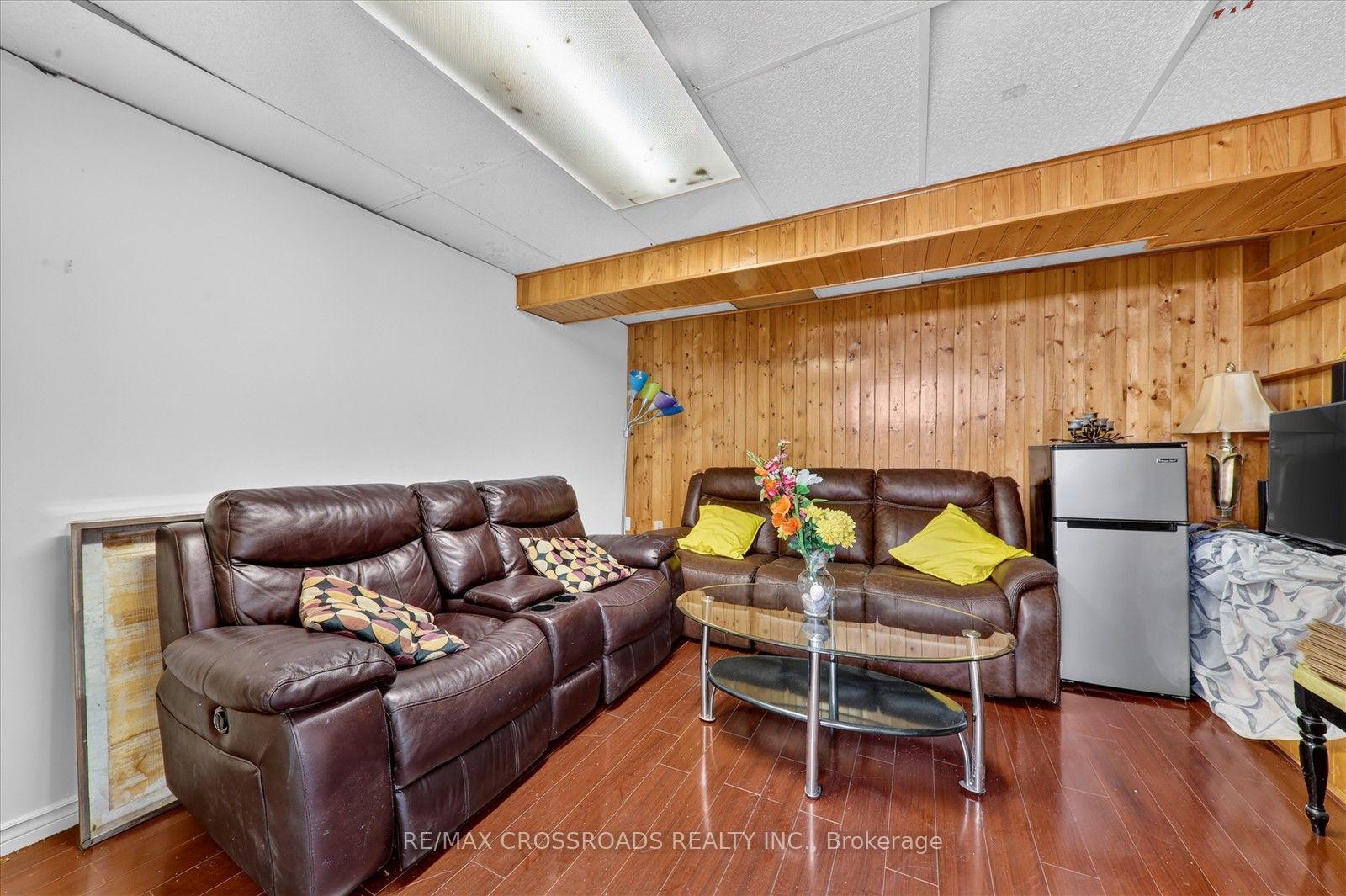 Photo 21 of 210 Linden Avenue, Scarborough, Kennedy Park — HOMEH